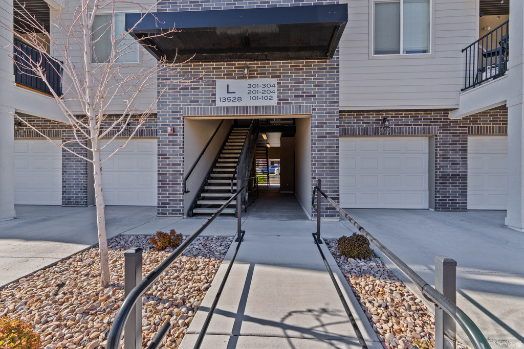 13528 S COMMODUS DR #202 Riverton, UT 84096