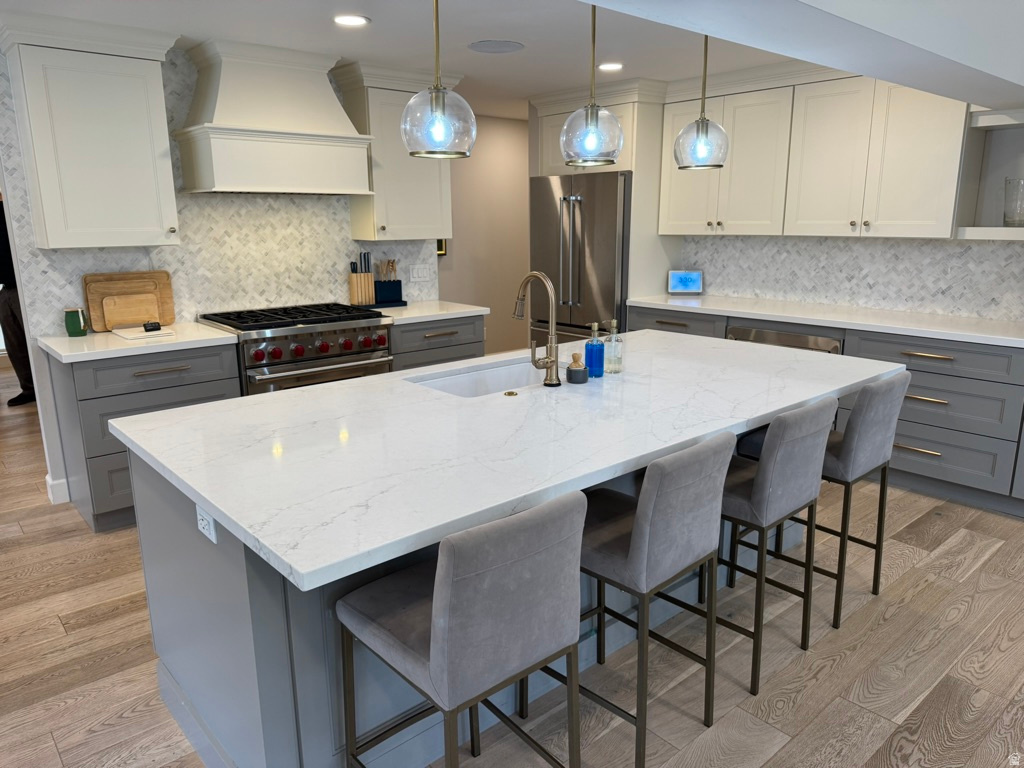 1761 E SOUTHMOOR DR Holladay, UT 84117