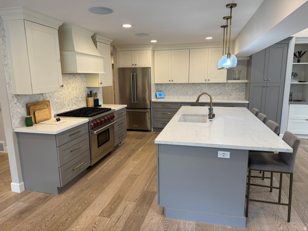 1761 E SOUTHMOOR DR Holladay, UT 84117