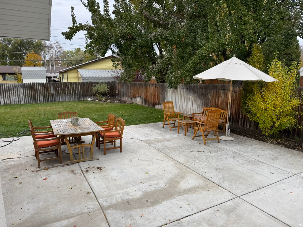 1761 E SOUTHMOOR DR Holladay, UT 84117