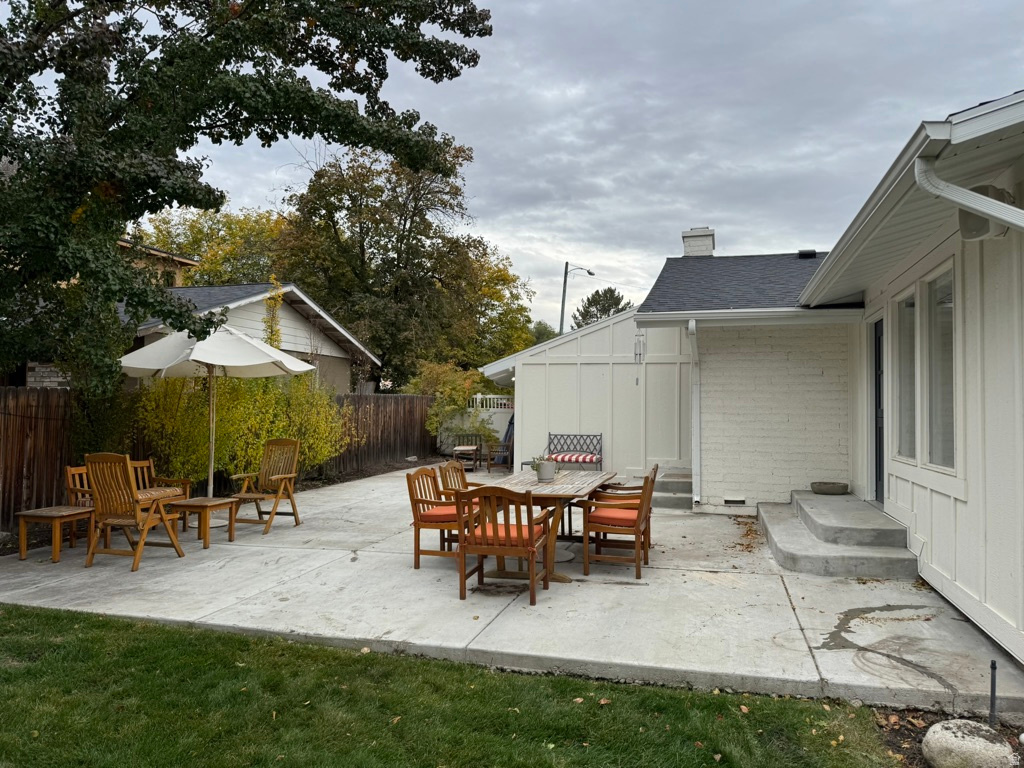 1761 E SOUTHMOOR DR Holladay, UT 84117