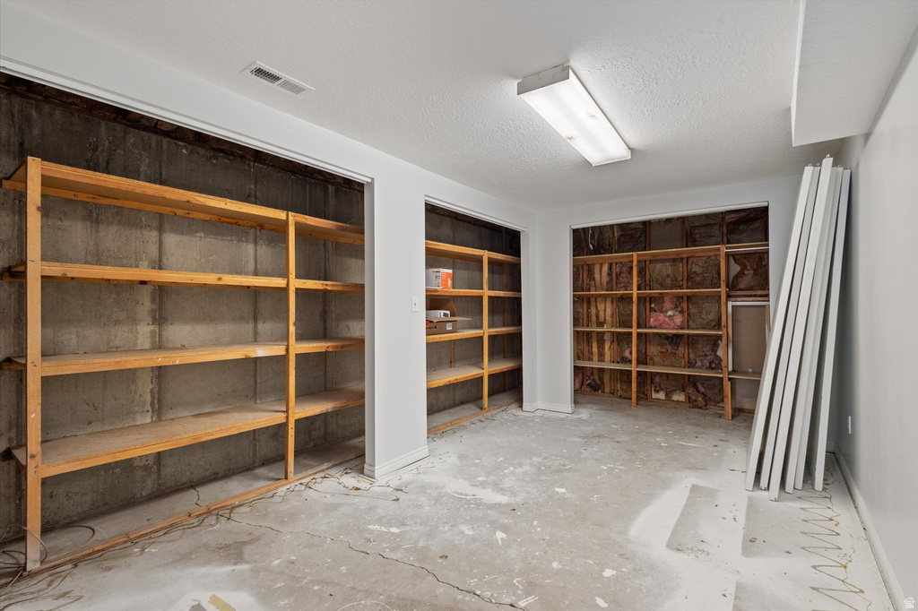 9977 S LANNAE DR Sandy, UT 84094