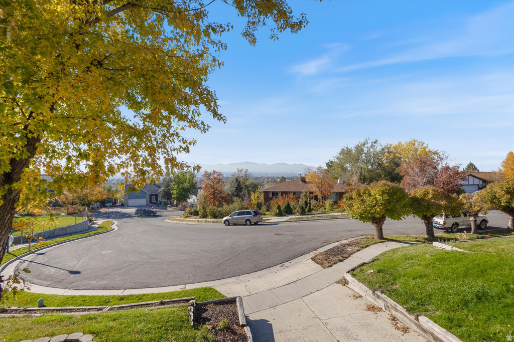 9977 S LANNAE DR Sandy, UT 84094