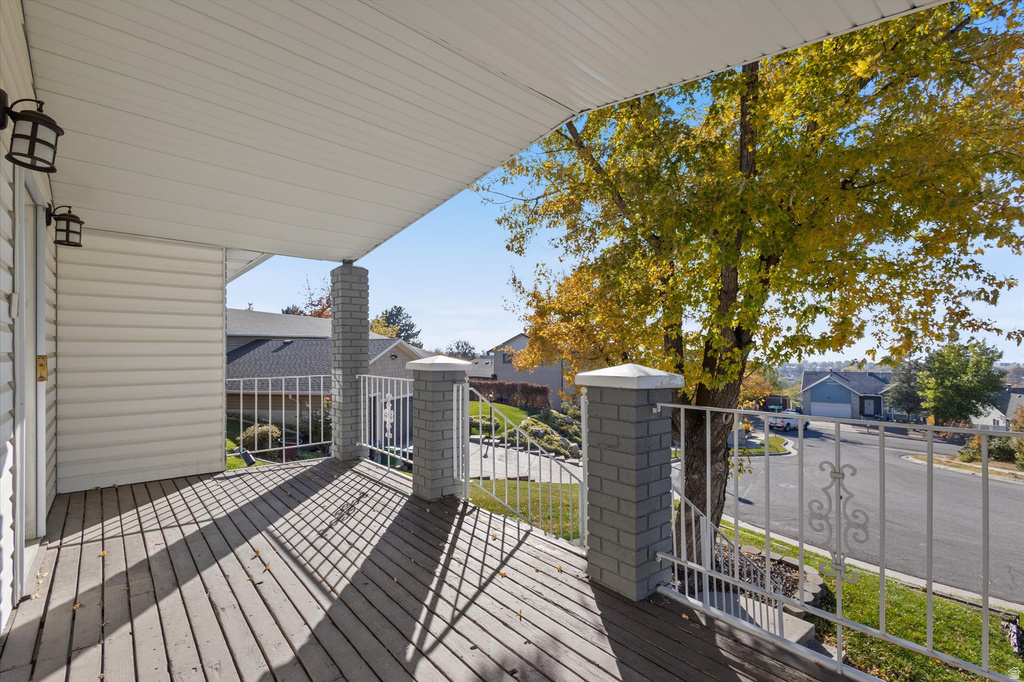 9977 S LANNAE DR Sandy, UT 84094