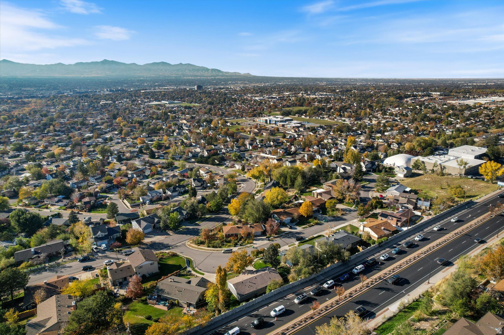 9977 S LANNAE DR Sandy, UT 84094