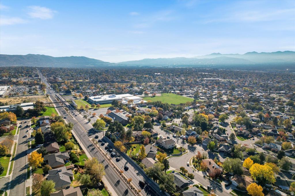 9977 S LANNAE DR Sandy, UT 84094