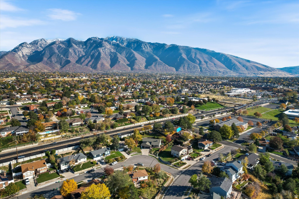 9977 S LANNAE DR Sandy, UT 84094