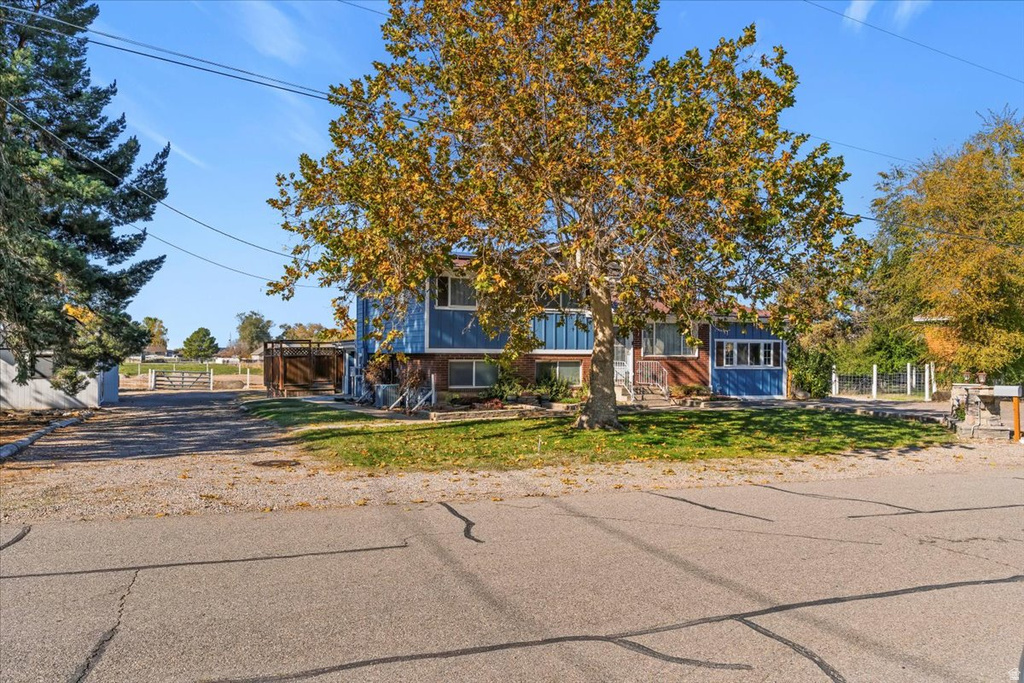 4111 S 5350 W Hooper, UT 84315