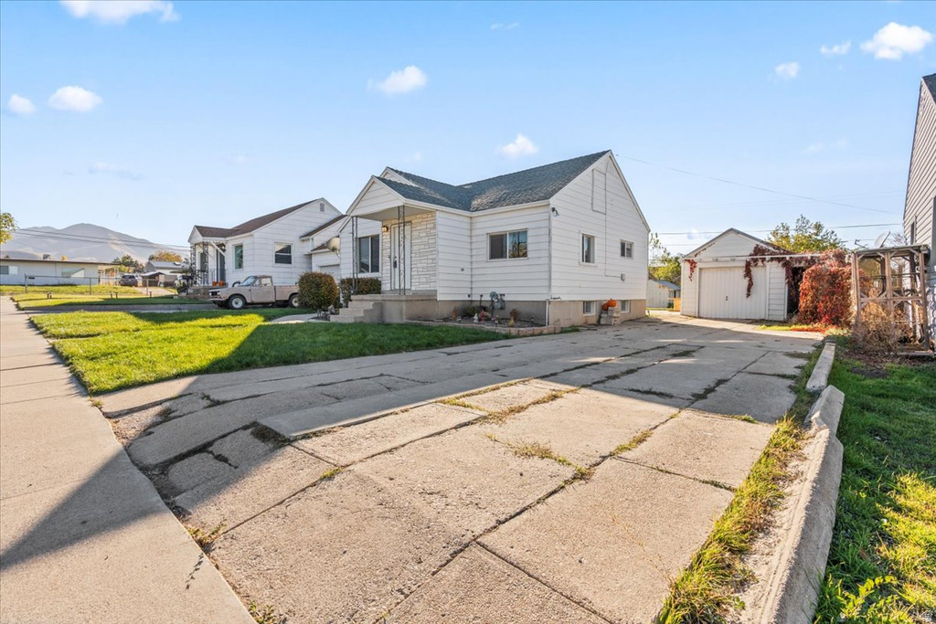 413 N PARKWAY AVE Tooele, UT 84074