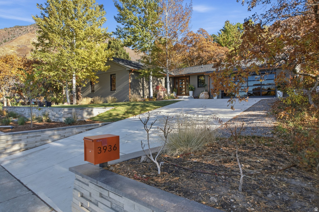 Photo 3 for MLS #2120786 at 3936 E Viewcrest Dr