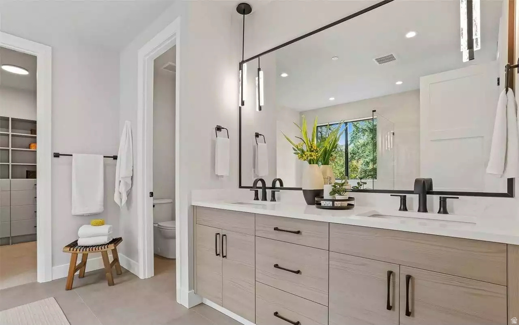 242 W 400 S Mt Pleasant, UT 84647