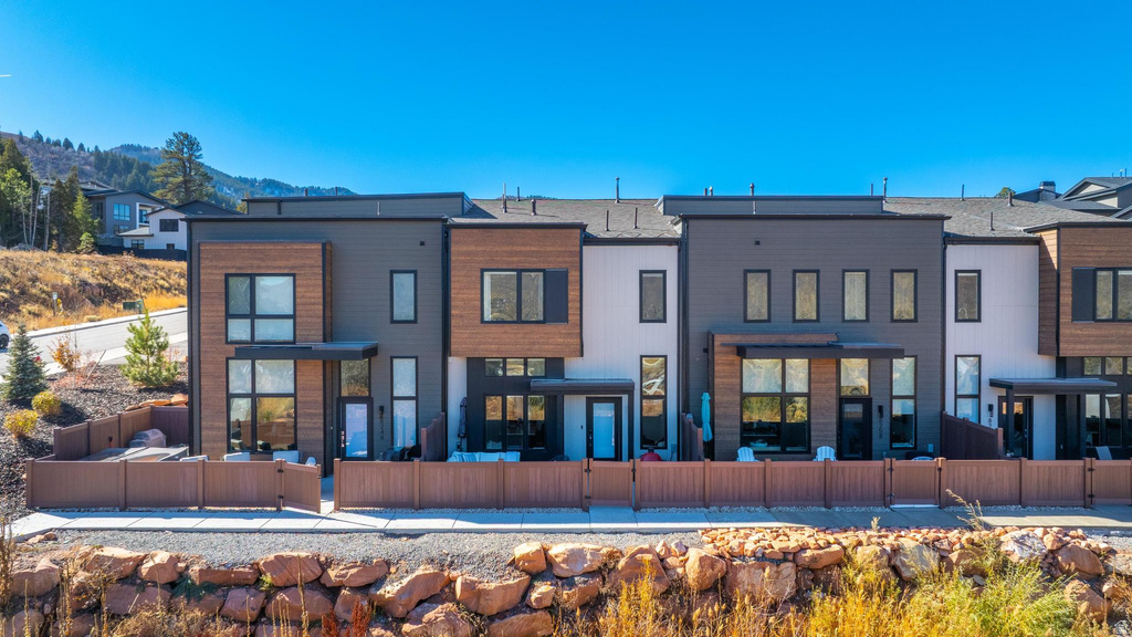 8254 N SANDALWOOD LN #234 Snyderville, UT 84098