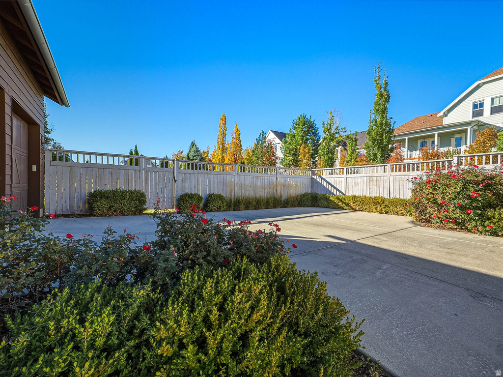 10566 S LAKE AVE South Jordan, UT 84009