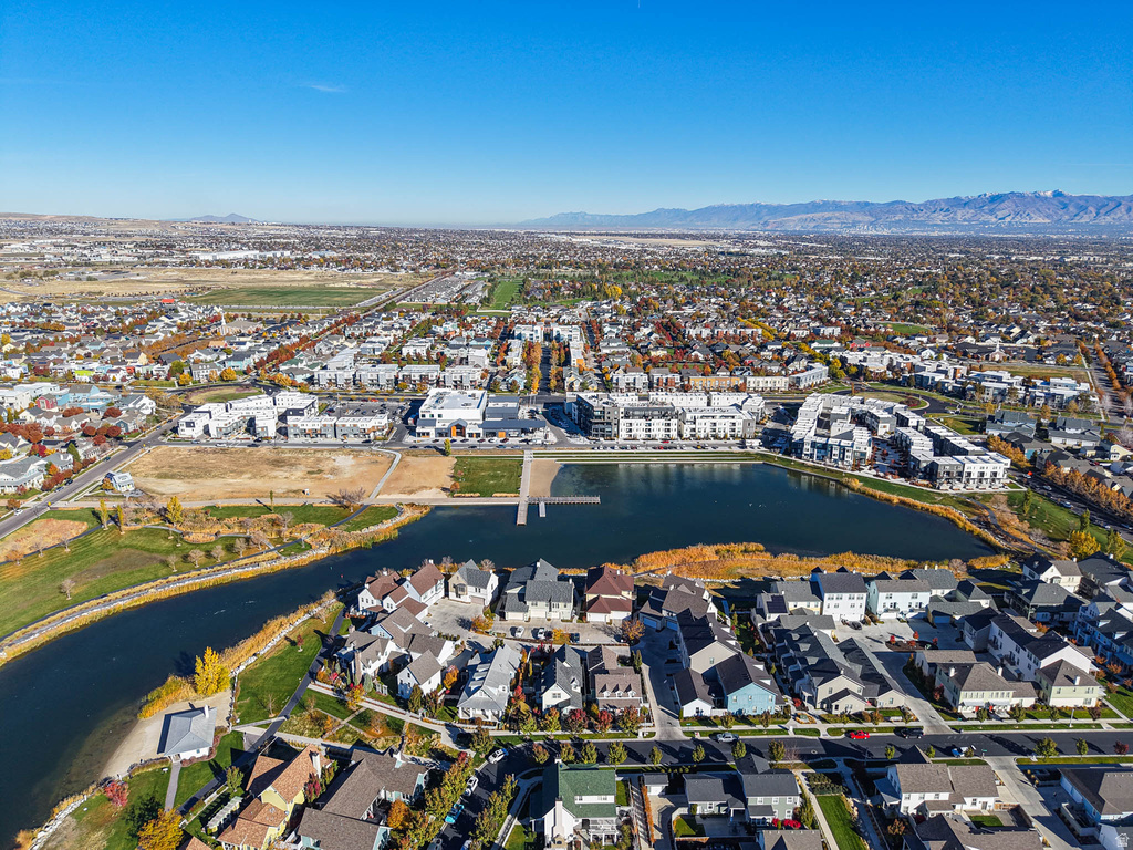 10566 S LAKE AVE South Jordan, UT 84009