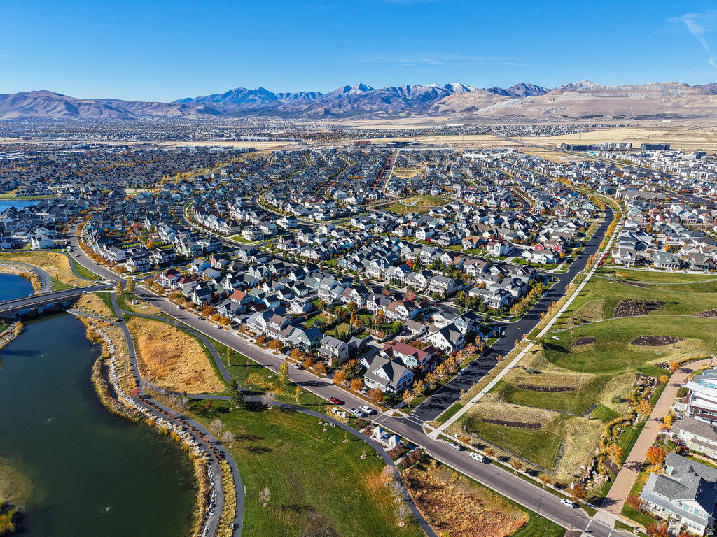 10566 S LAKE AVE South Jordan, UT 84009