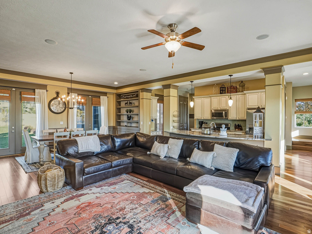 10566 S LAKE AVE South Jordan, UT 84009