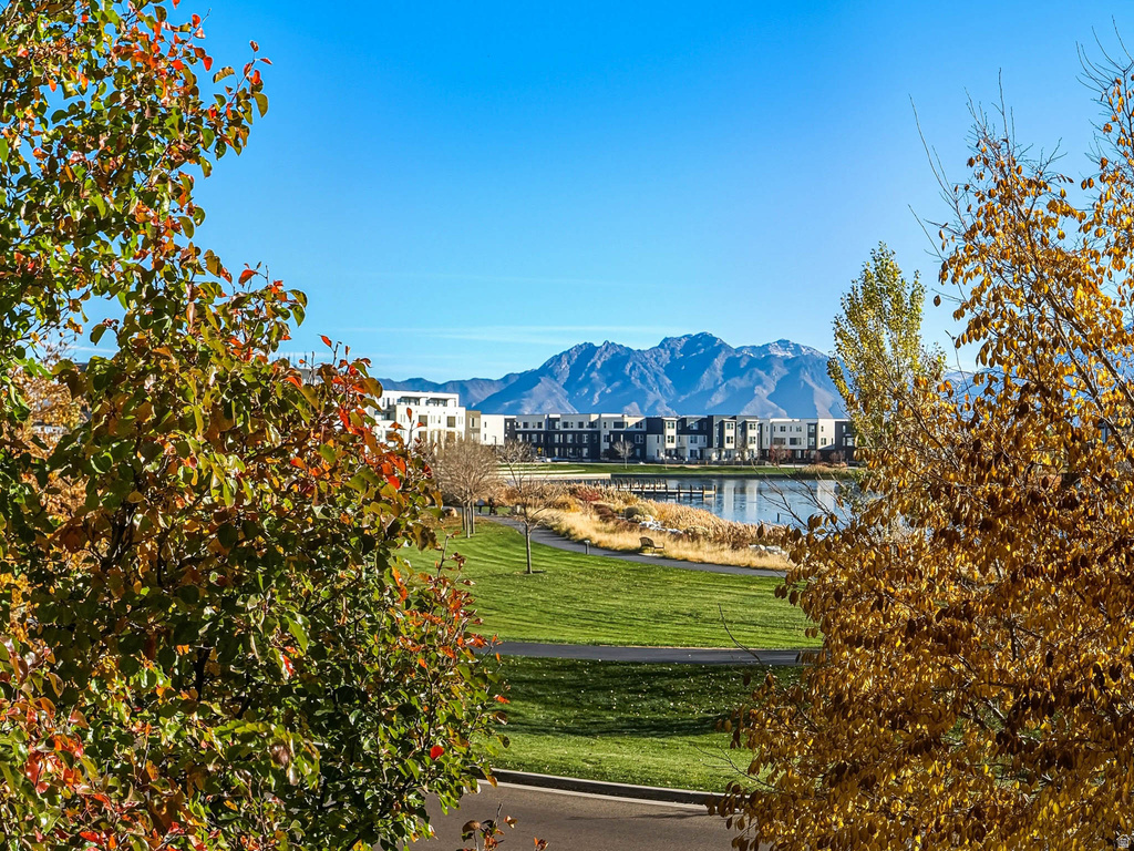 10566 S LAKE AVE South Jordan, UT 84009