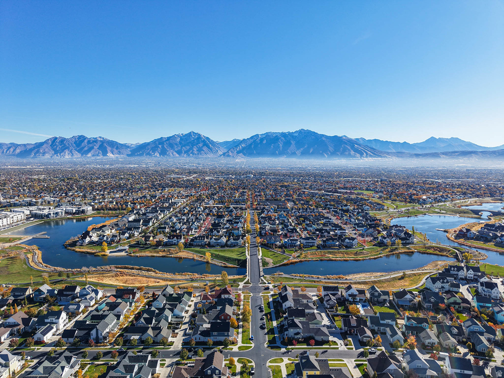 10566 S LAKE AVE South Jordan, UT 84009