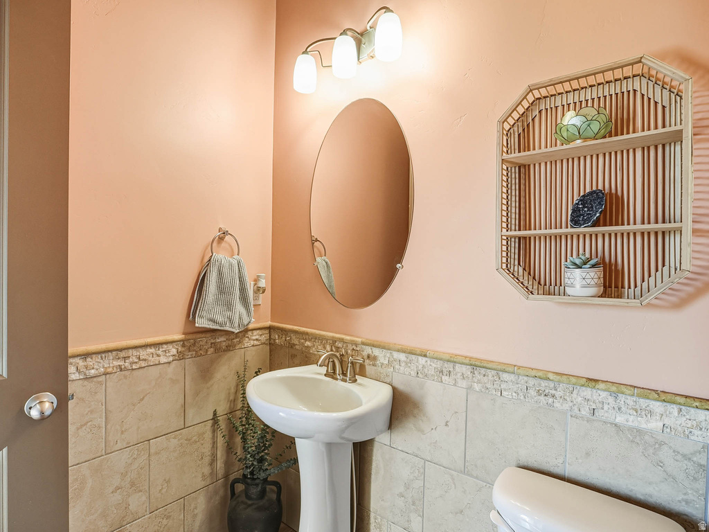 10566 S LAKE AVE South Jordan, UT 84009