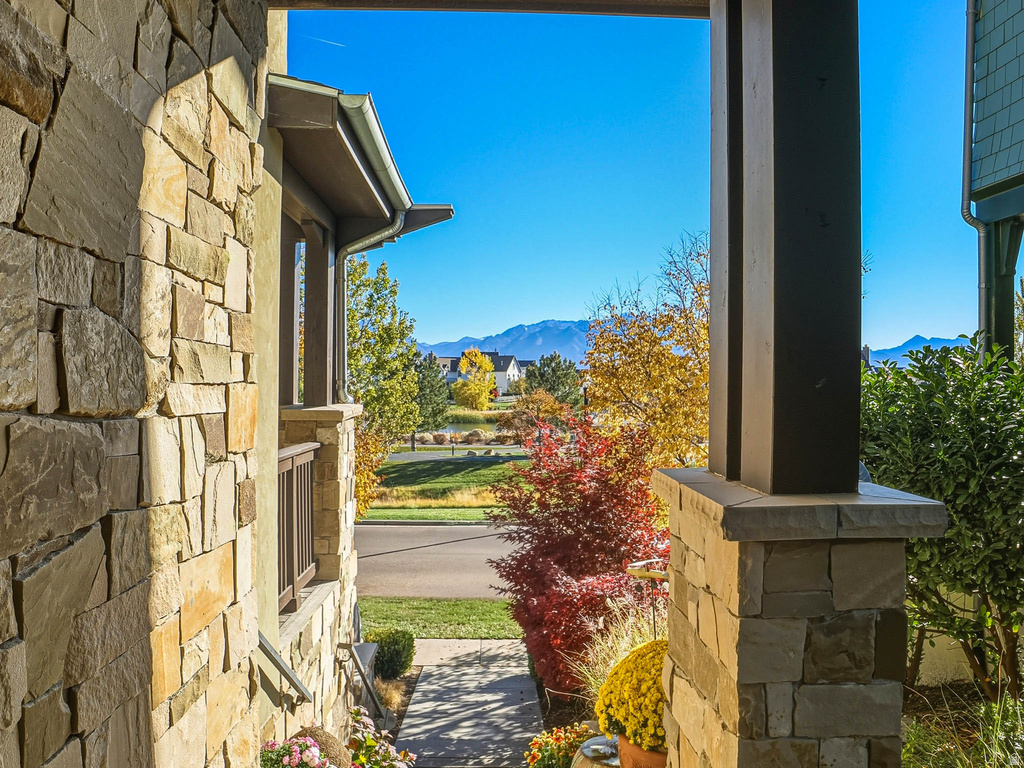 10566 S LAKE AVE South Jordan, UT 84009