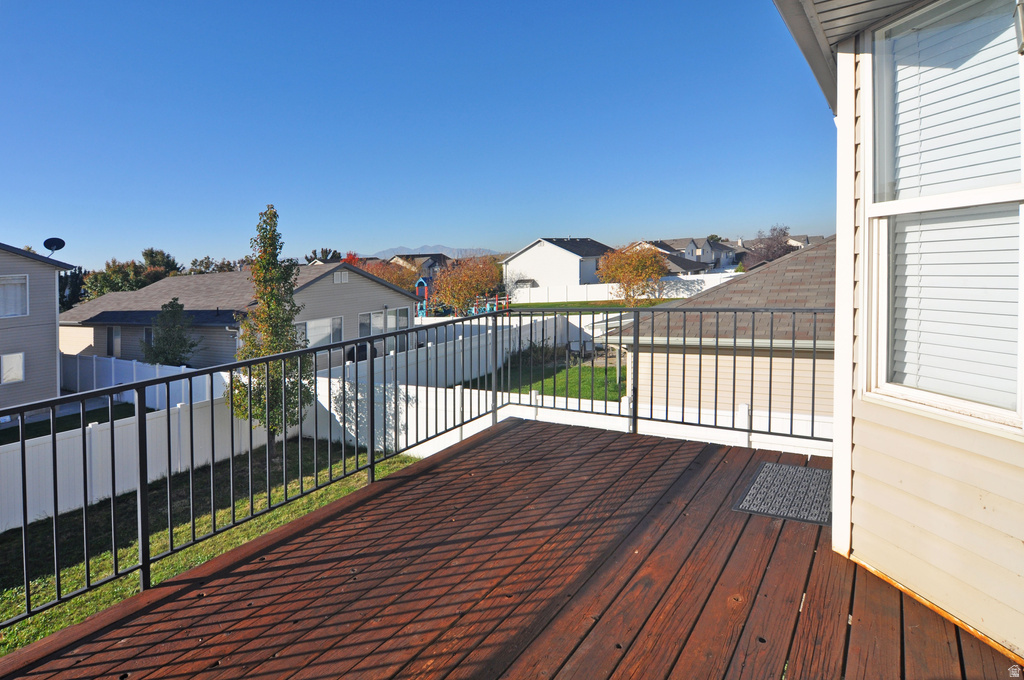 935 LONGLEAF DR North Salt Lake, UT 84054