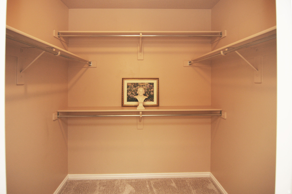 935 LONGLEAF DR North Salt Lake, UT 84054