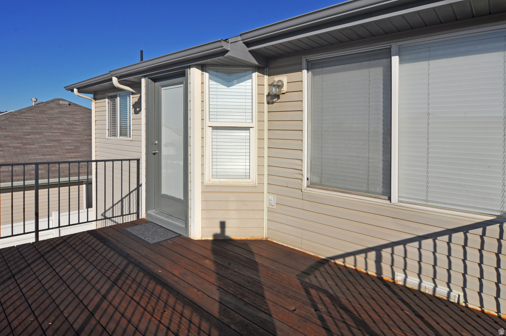 935 LONGLEAF DR North Salt Lake, UT 84054