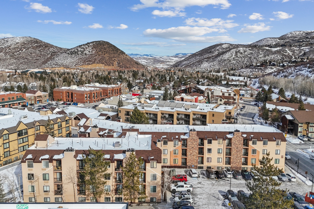 Snowy aerial view featuring a mountain view