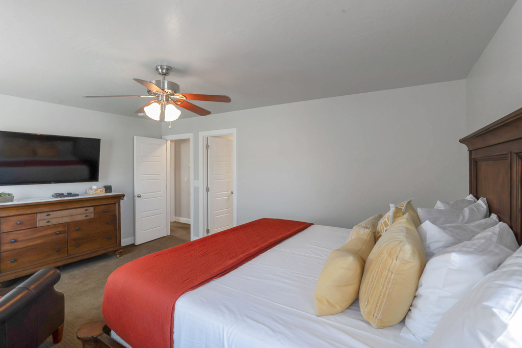 1907 E HOLIDAY LN Washington, UT 84780