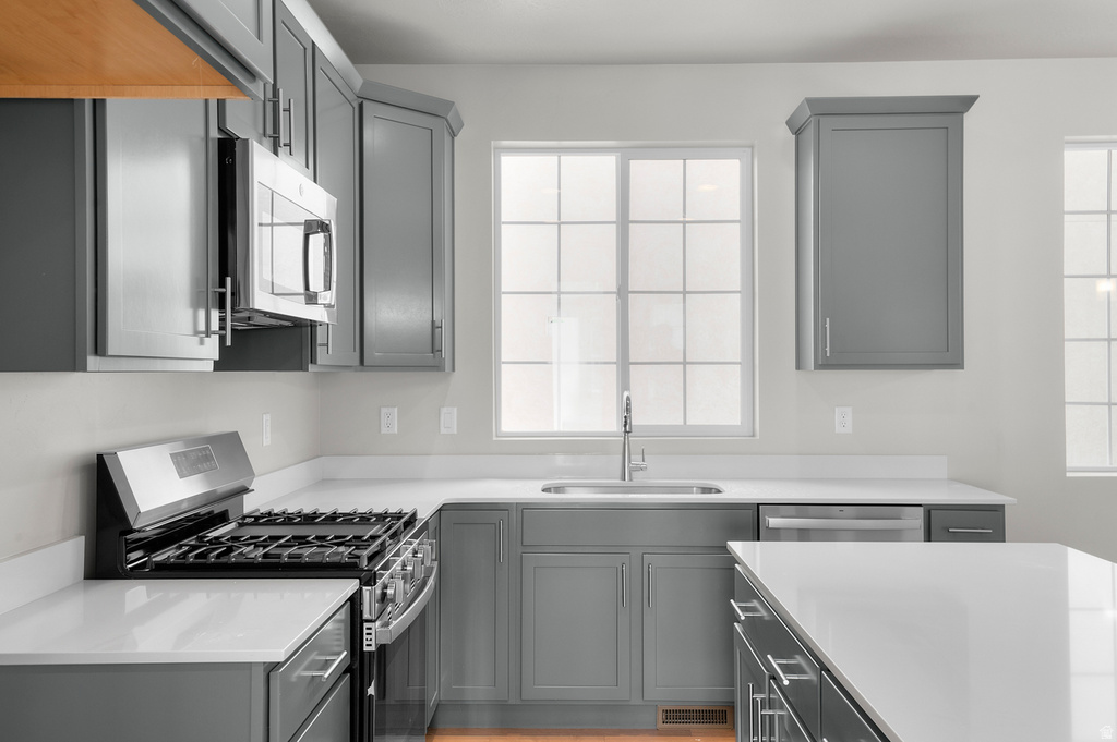 1043 W SPARROW WAY Stansbury Park, UT 84074