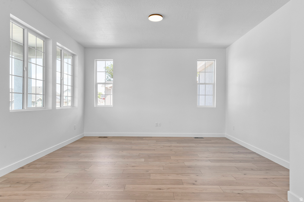 7816 W 2820 S Magna, UT 84044