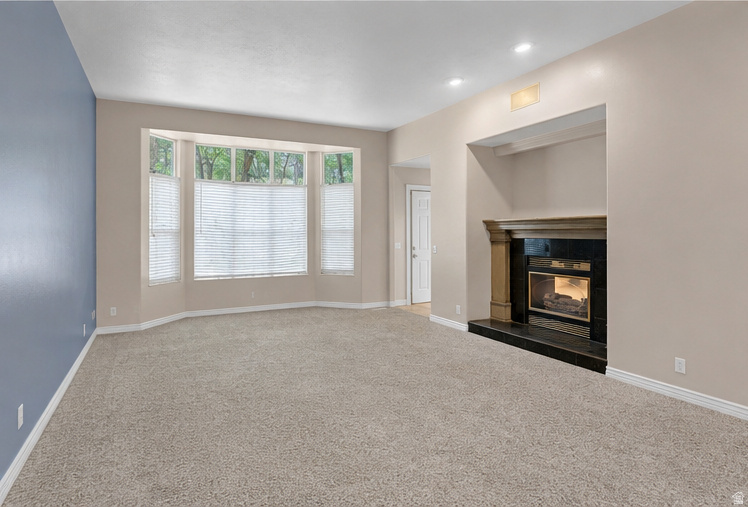 889 E BEN LOMOND S AVE photo 4
