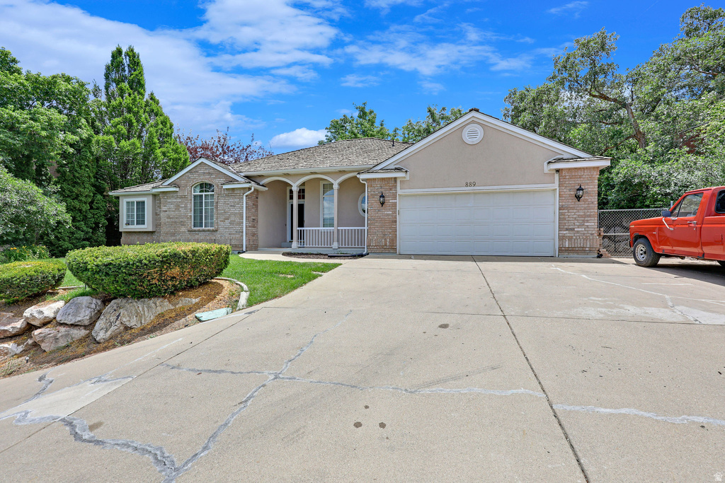 889 E Ben Lomond Ave