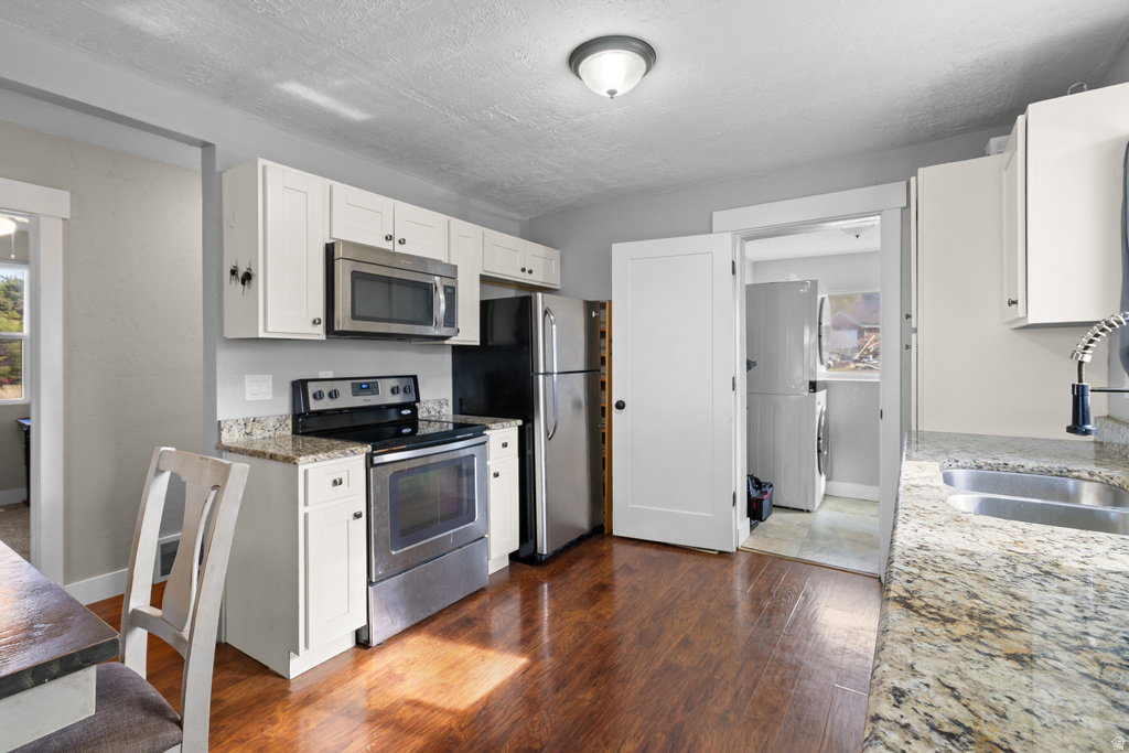 180 N 200 E Mona, UT 84645