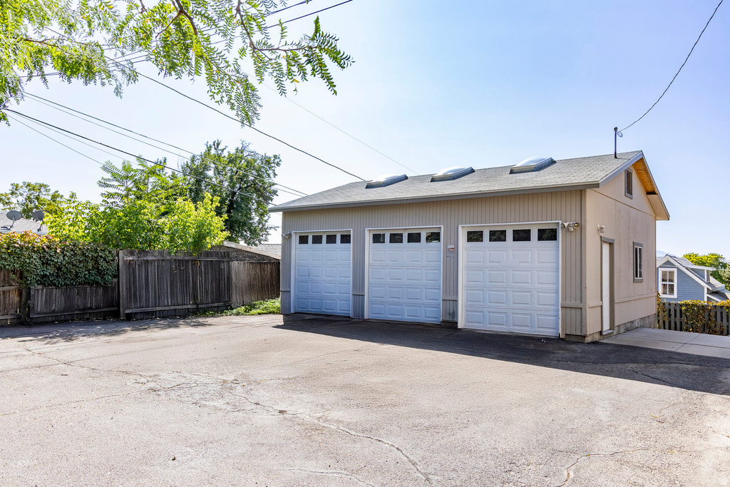 1260 E EMERSON AVE Salt Lake City, UT 84105