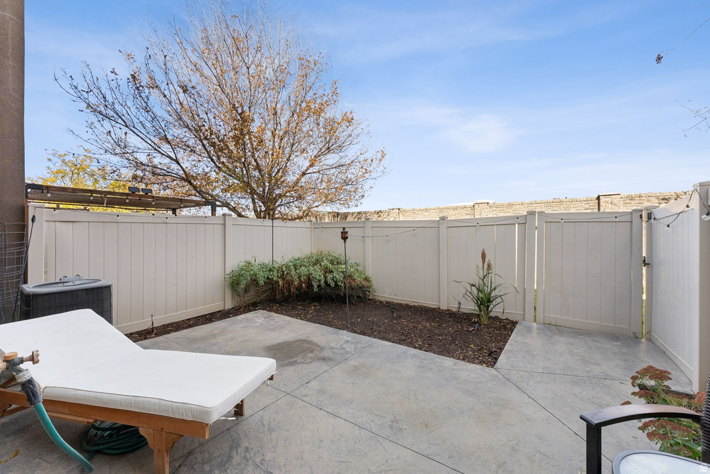 908 HALSTEAD DR North Salt Lake, UT 84054