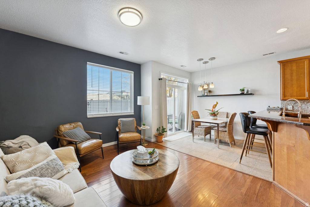 908 HALSTEAD DR North Salt Lake, UT 84054