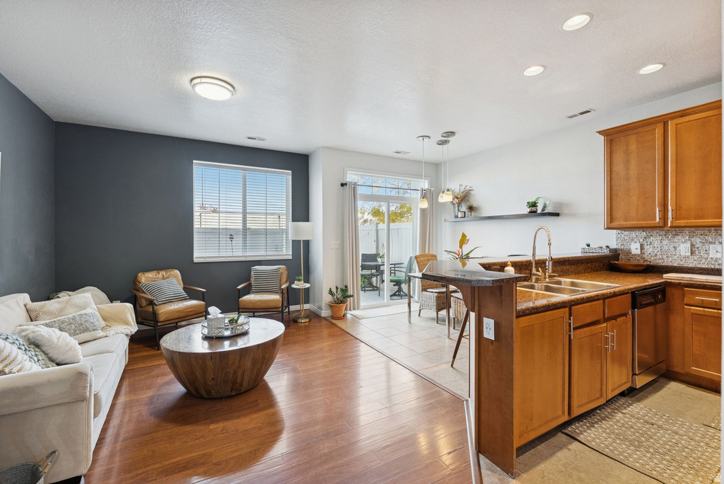 908 HALSTEAD DR North Salt Lake, UT 84054