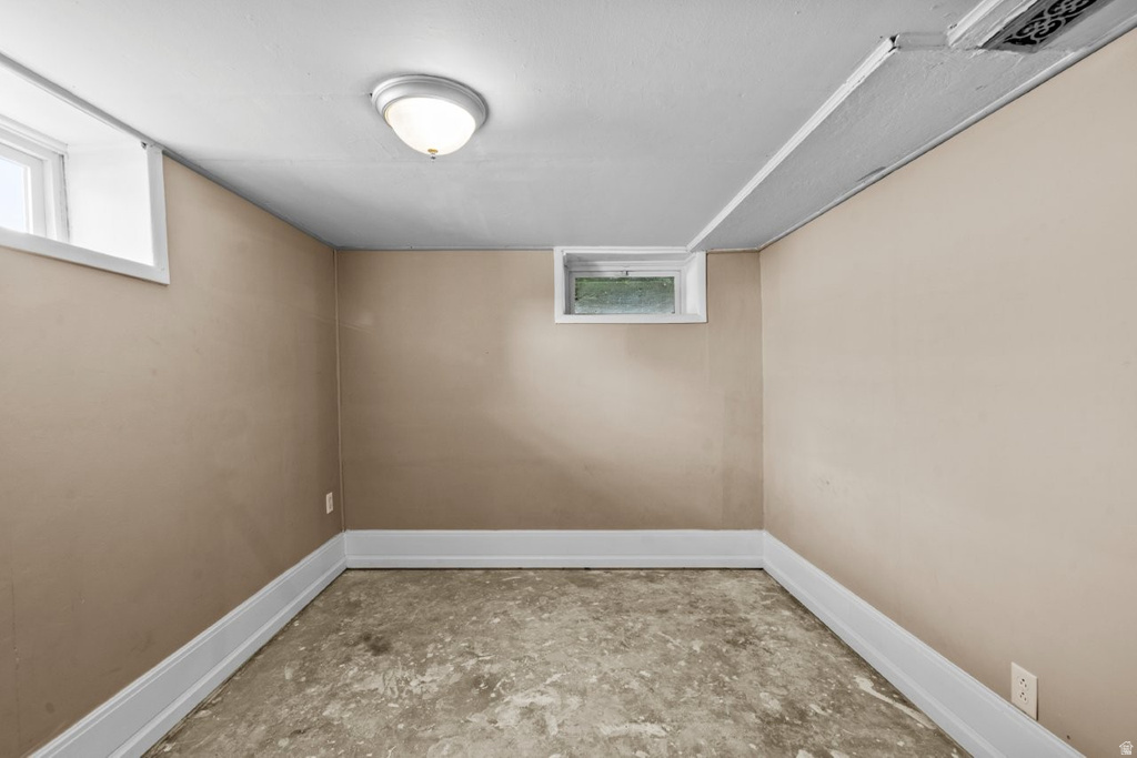 121 S LAKEVIEW DR Clearfield, UT 84015