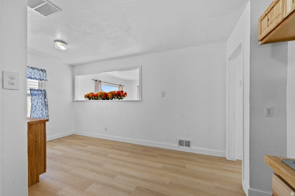 121 S LAKEVIEW DR Clearfield, UT 84015