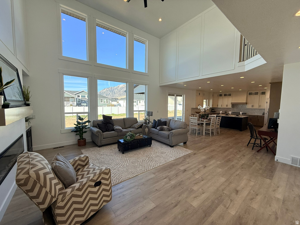 2508 W 3000 N Farr West, UT 84404