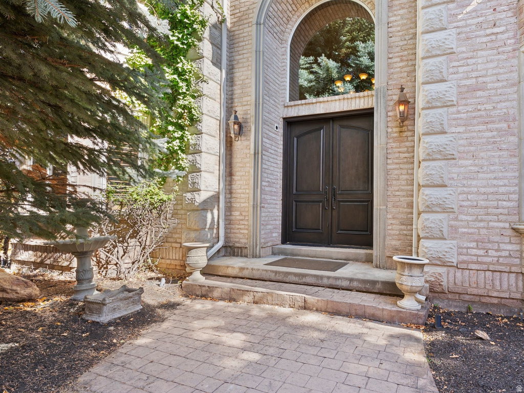 1 PEPPERWOOD POINTE Sandy, UT 84092