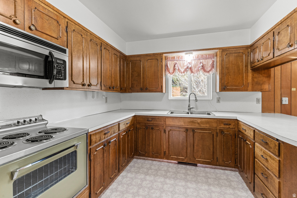 9356 N 11600 W Thatcher, UT 84337