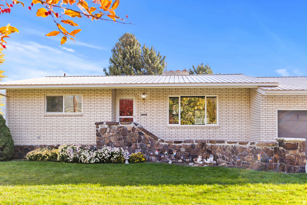 9356 N 11600 W Thatcher, UT 84337