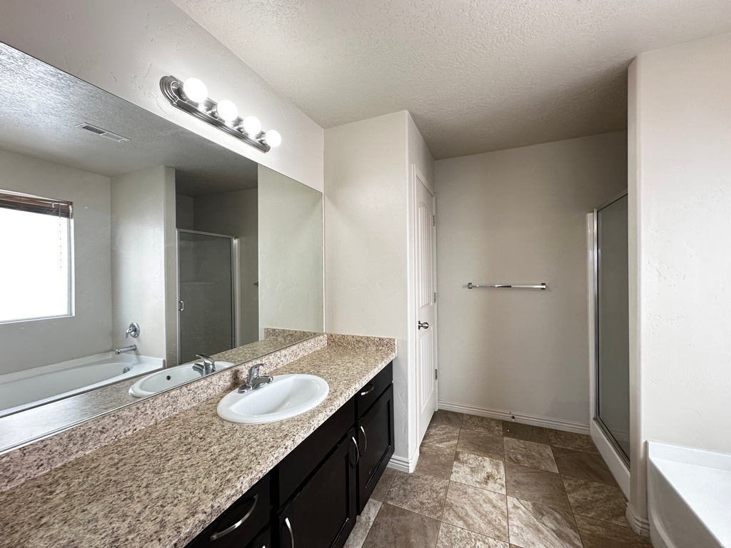 1513 W KINGSBARN WAY West Valley City, UT 84119