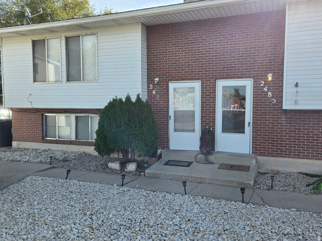 2483 W ROBIN RD West Valley City, UT 84119