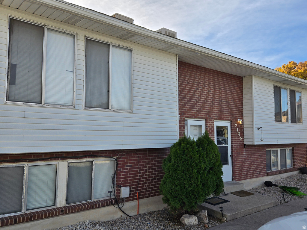 2483 W ROBIN RD West Valley City, UT 84119