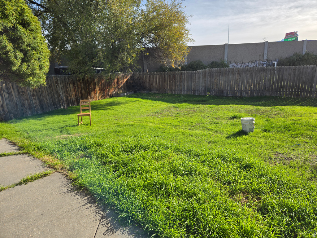 2483 W ROBIN RD West Valley City, UT 84119