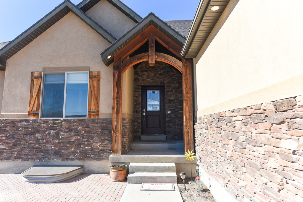 342 S BANISTER LN Grantsville, UT 84029