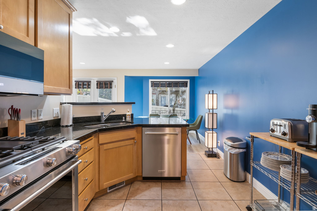 696 E UNION GARDEN CT Midvale, UT 84047